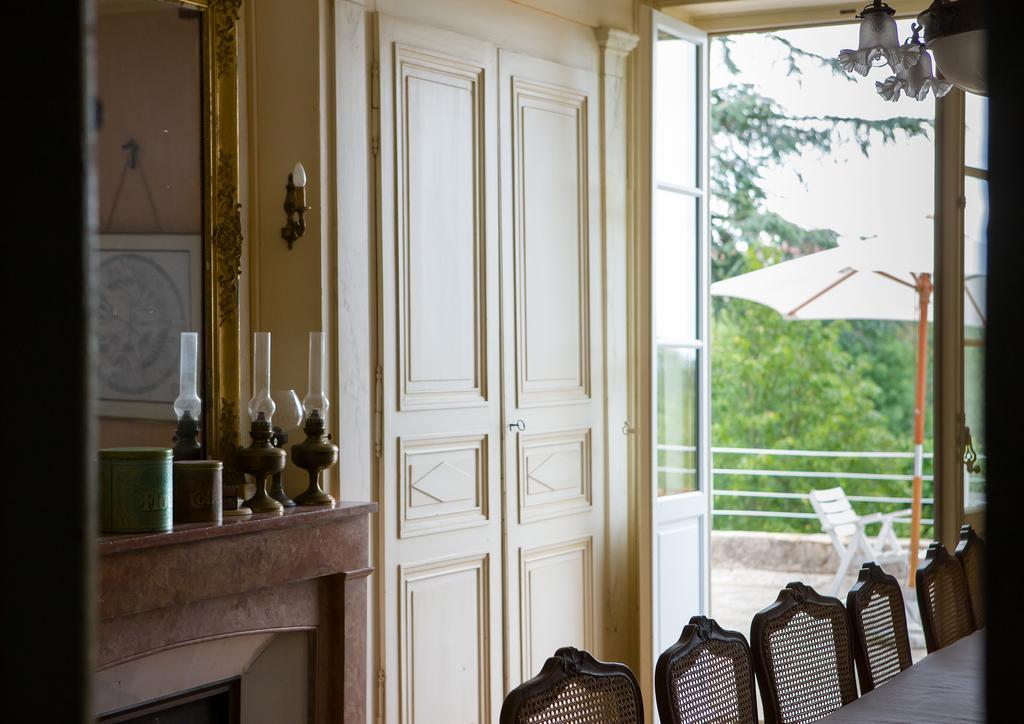 Le Montellier Bed & Breakfast Blace Bagian luar foto