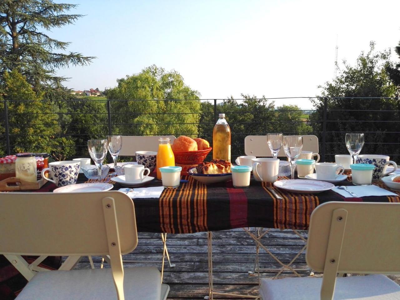 Le Montellier Bed & Breakfast Blace Bagian luar foto